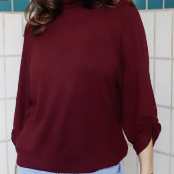 Midsleeve Turtleneck - Picture 3 of 3